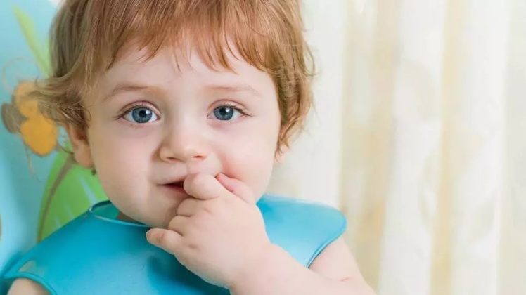  لطفاً انقدر از بچه‌ام نخواهید لبخند بزند